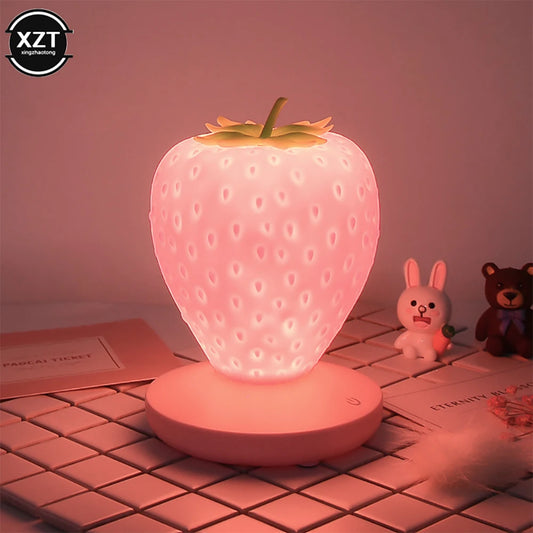 Veilleuse bébé fraise silicone tactile rechargeable – 3 niveaux de luminosité & lumière chaude – FraiseRêve