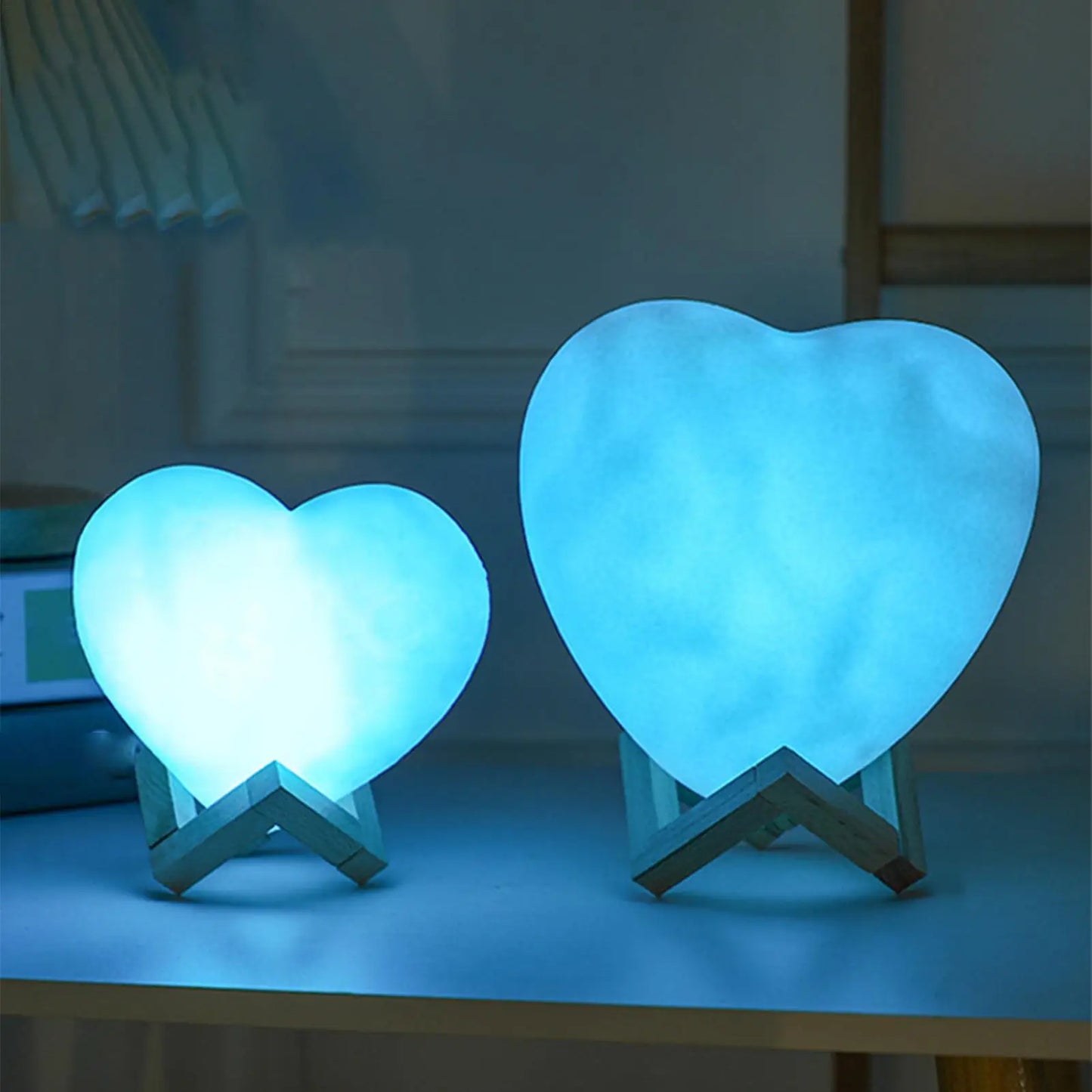 Veilleuse bébé cœur rechargeable – 16 couleurs, télécommande & socle bois – CœurLumière