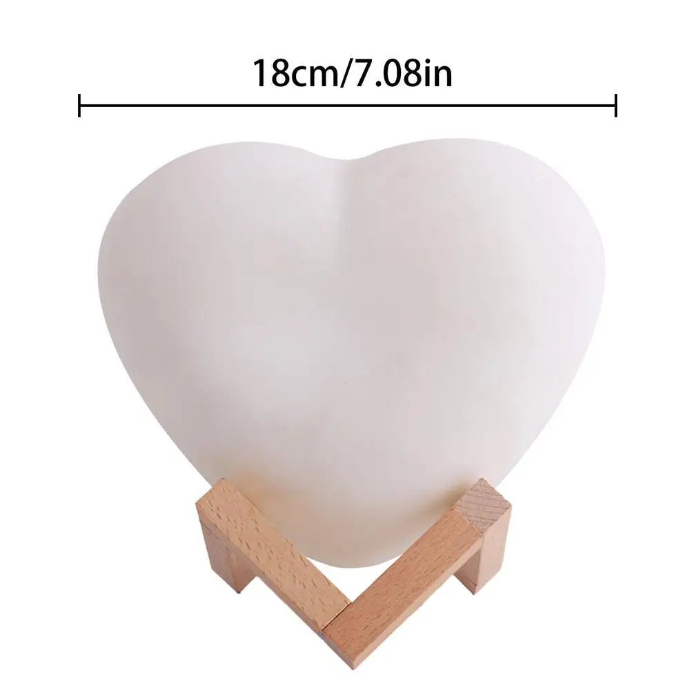 Veilleuse bébé cœur rechargeable – 16 couleurs, télécommande & socle bois – CœurLumière